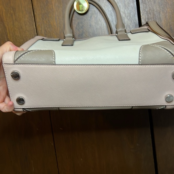 Beautiful - Picture 3 of 4